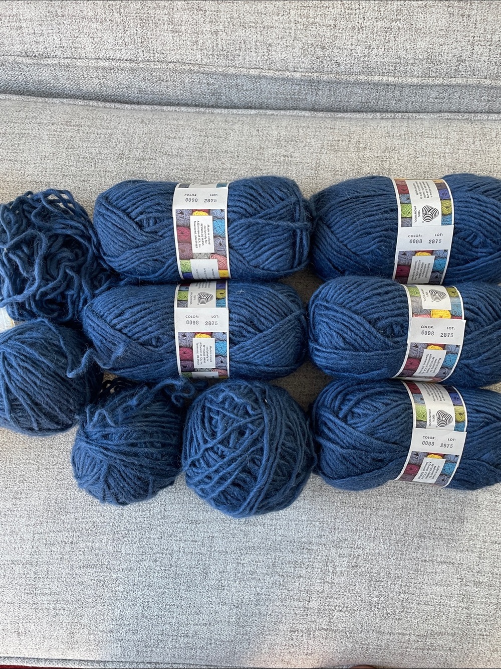 8 skeins REYNOLDS LOPI
100% virgin wool yarn. Made in Iceland